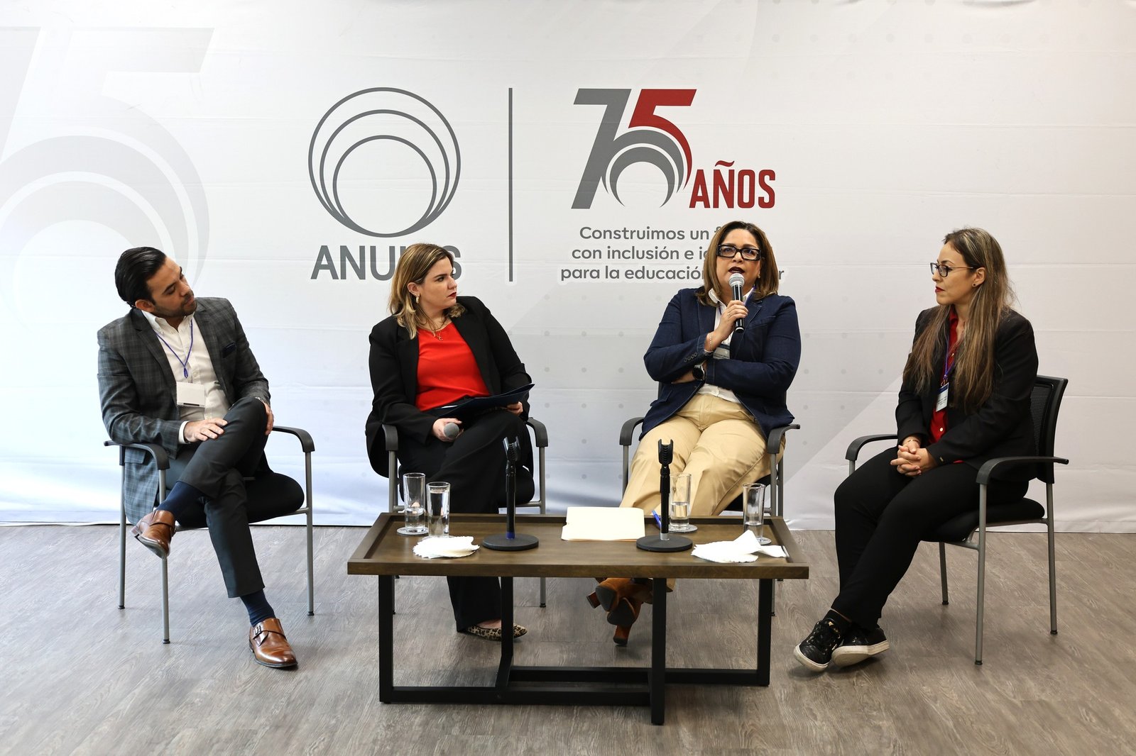 UDG USA comparte experiencias en manejo de fondos de becas universitarias